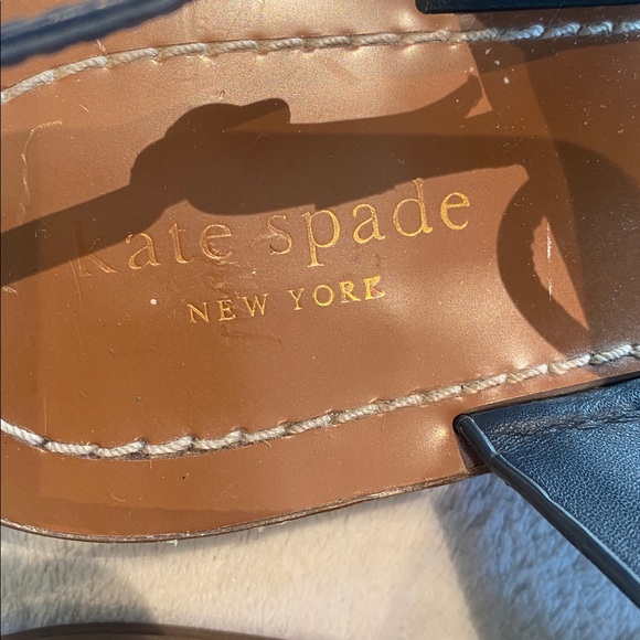 Kate Spade navy leather t-strap sandals with leather bows with gold tip Sz 8 - Picture 3 of 10